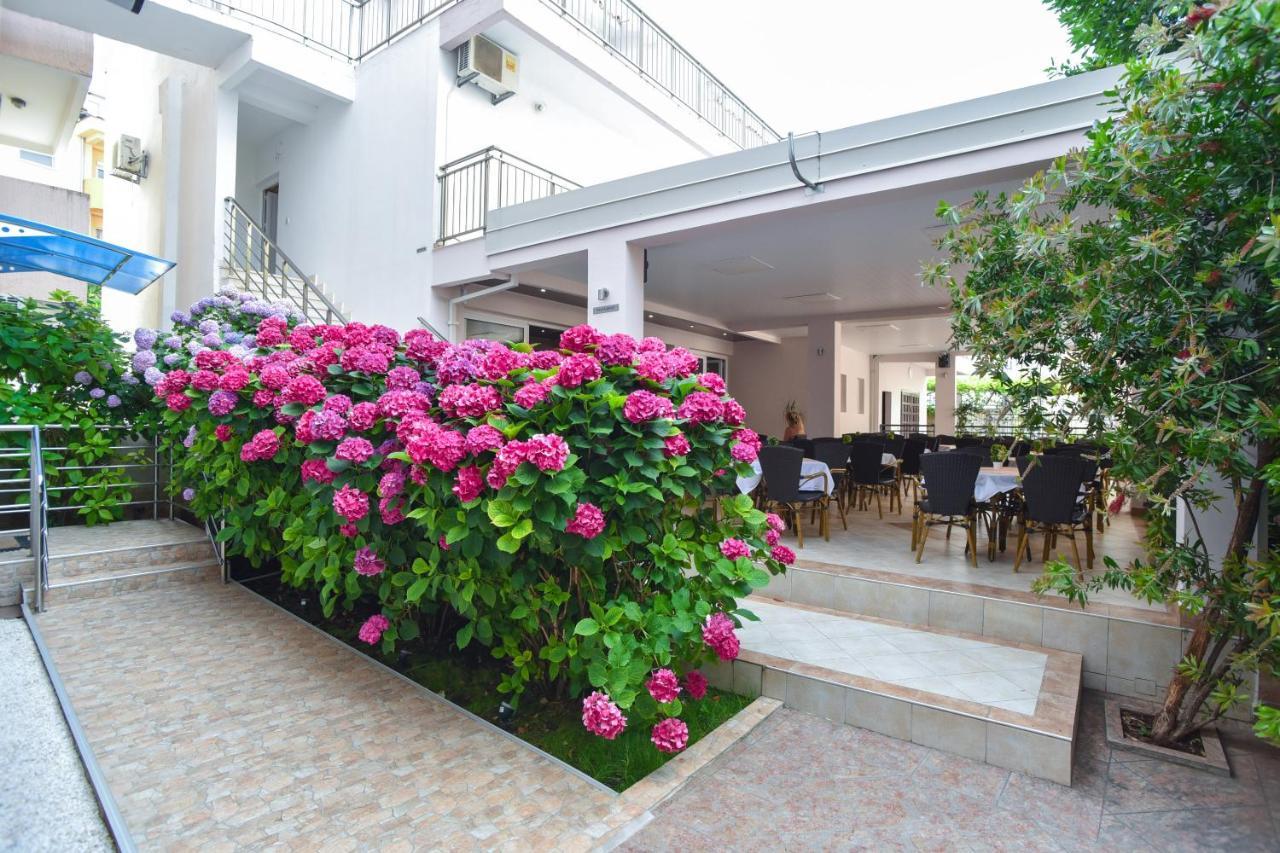 Hotel Suzana Budva Exterior photo