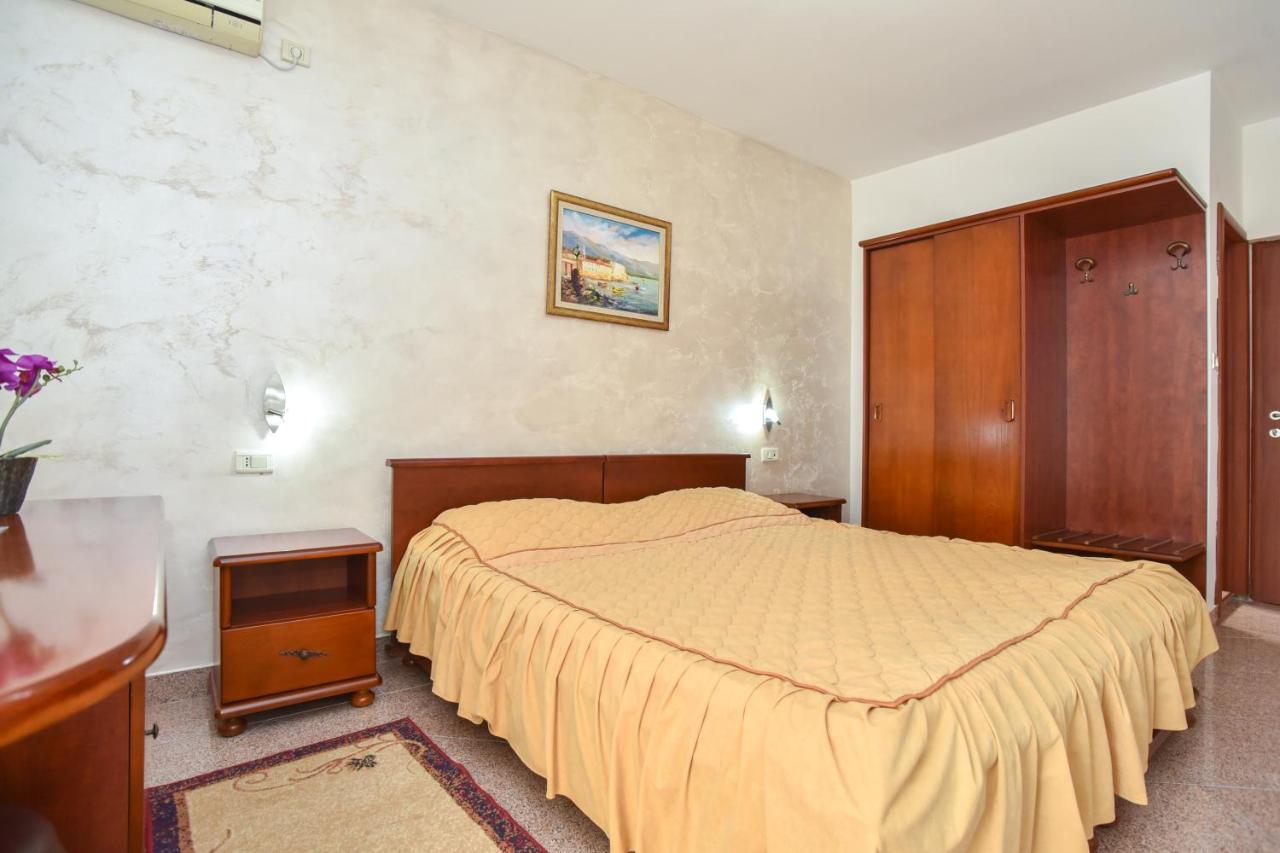 Hotel Suzana Budva Exterior photo