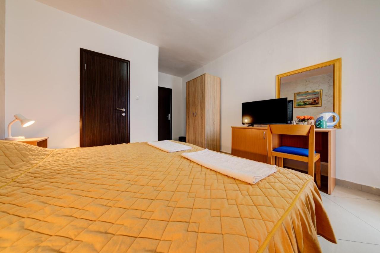 Hotel Suzana Budva Exterior photo