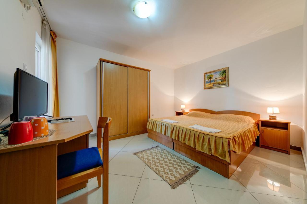 Hotel Suzana Budva Exterior photo