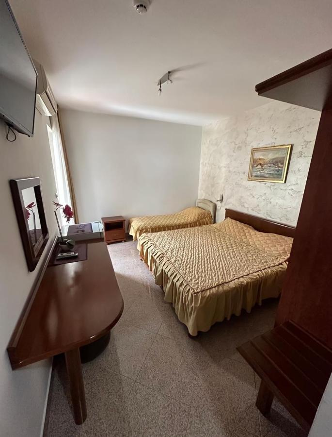 Hotel Suzana Budva Exterior photo